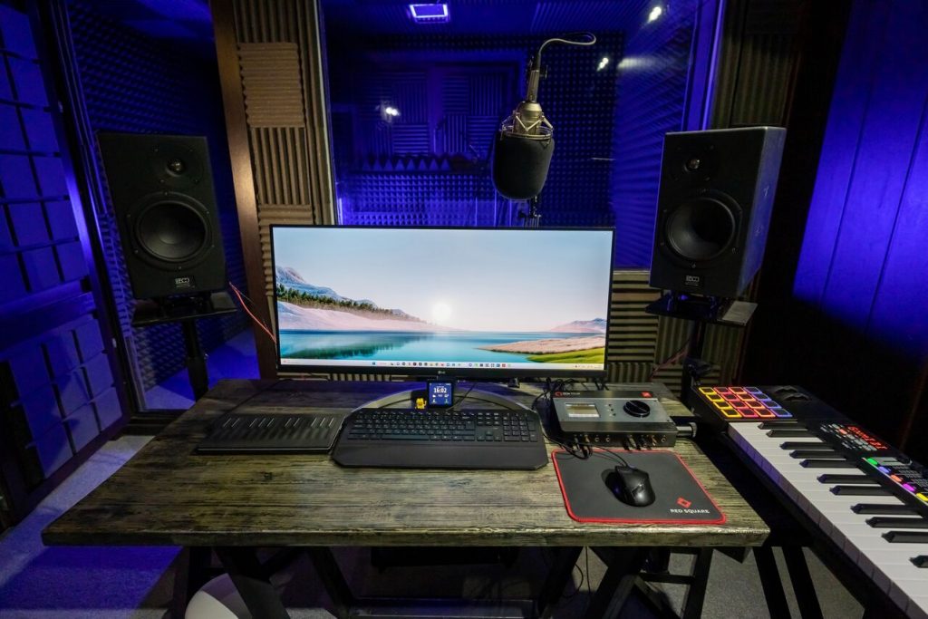 Мониторная комната студии звукозаписи в Москве SoundRise