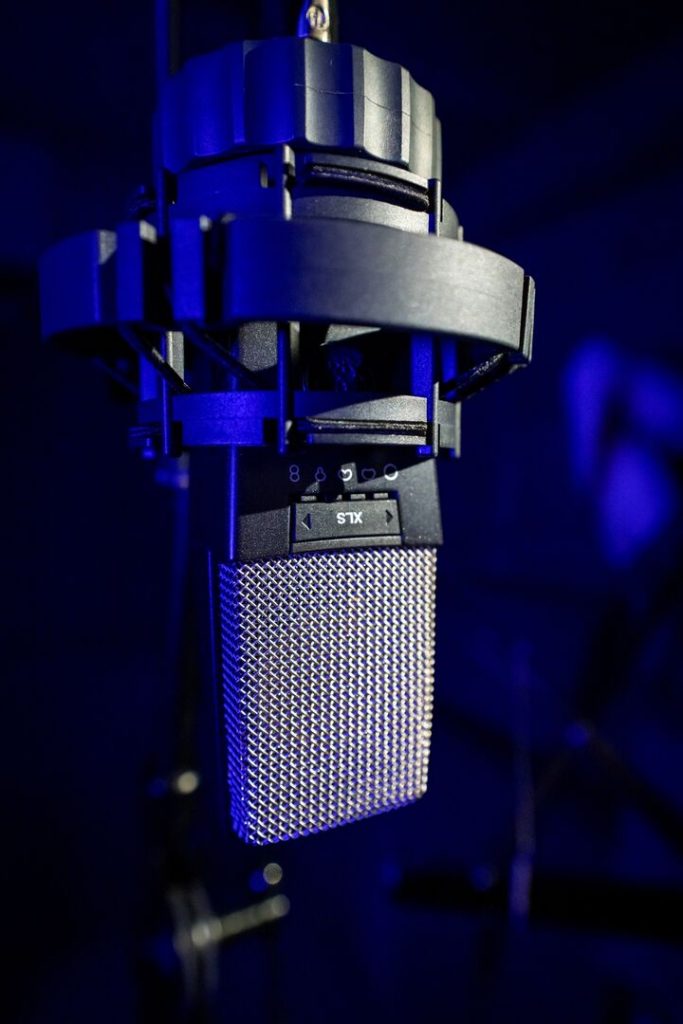 Микрофон AKG студии звукозаписи SoundRise